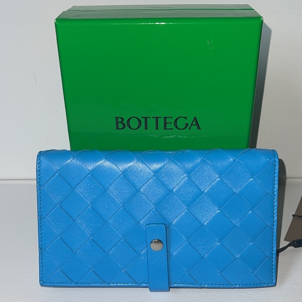 NWT BOTTEGA VENETA WOVEN LEATHER BLUE iPHONE 11 CASE WALLET WITH BOX AND BAG